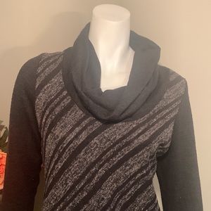 Andria Lieu cowl neck sweater M
